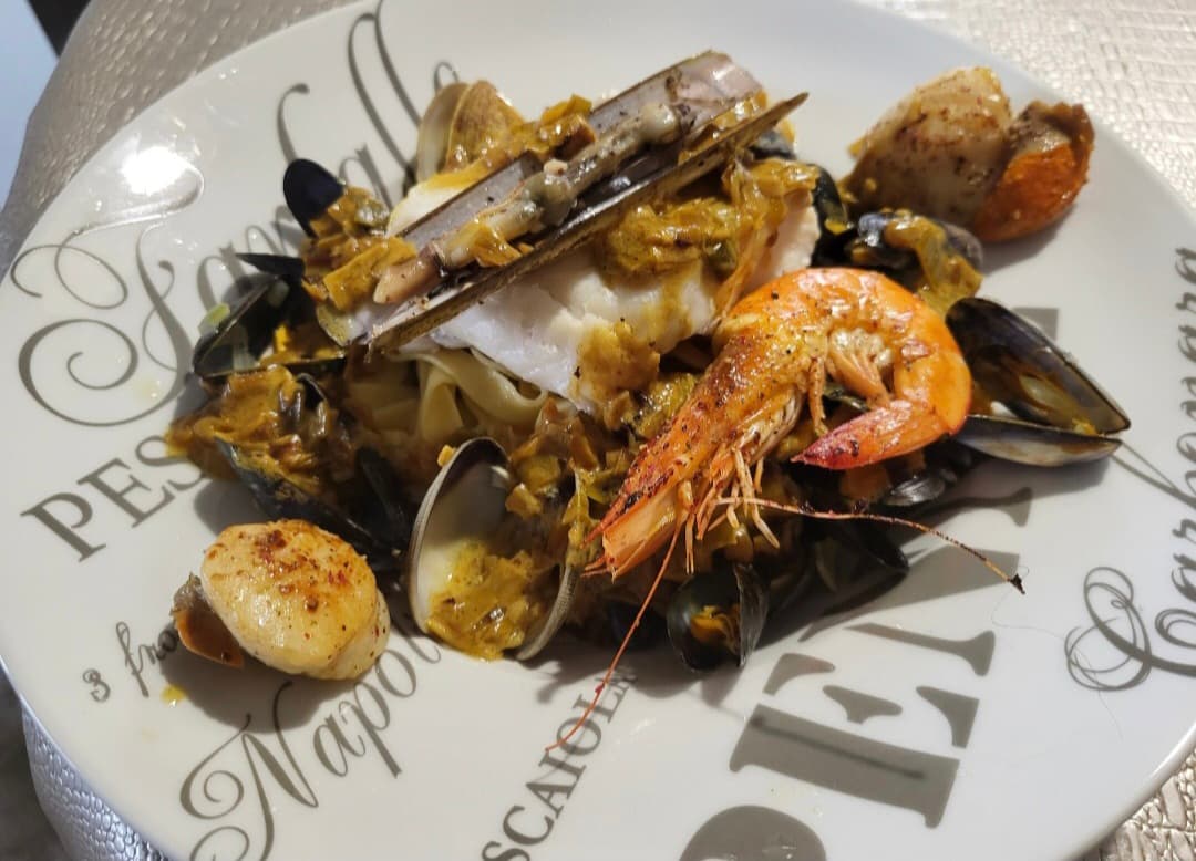 Assiette de fruits de mer, crevette, Saint-Jacques et palourdes